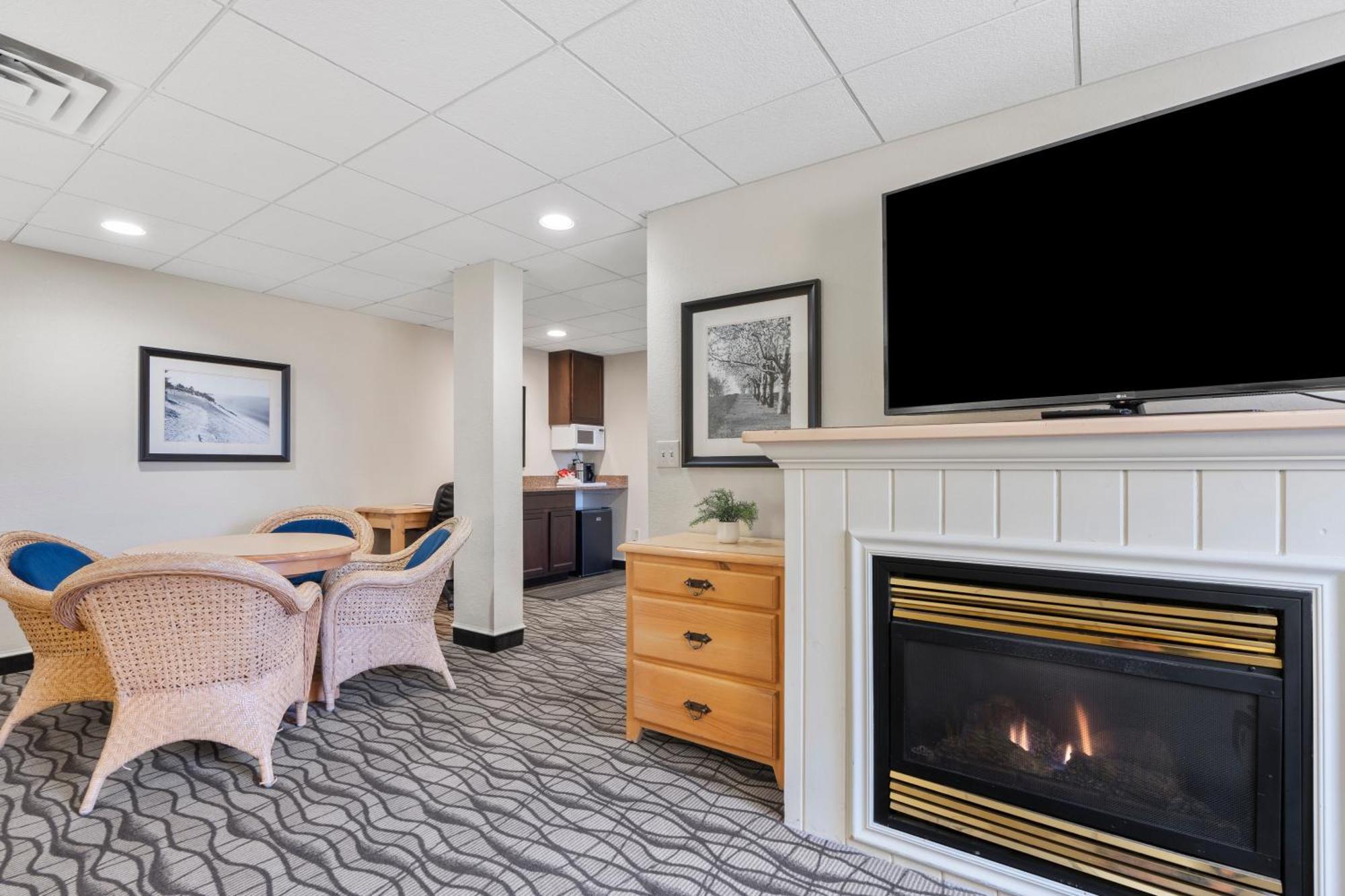 Cherry Tree Inn & Suites Traverse City Zewnętrze zdjęcie